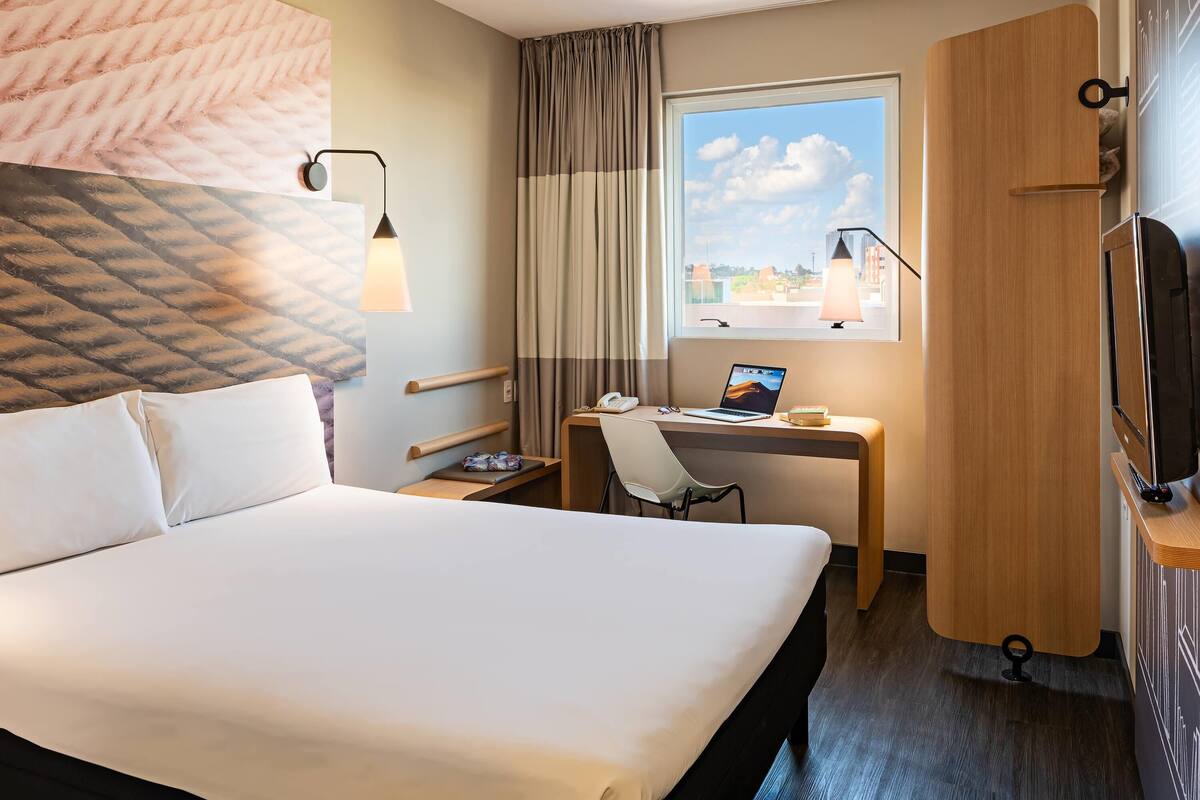 Minibar, skrivebord, lydisolert og wi-fi (inkludert)