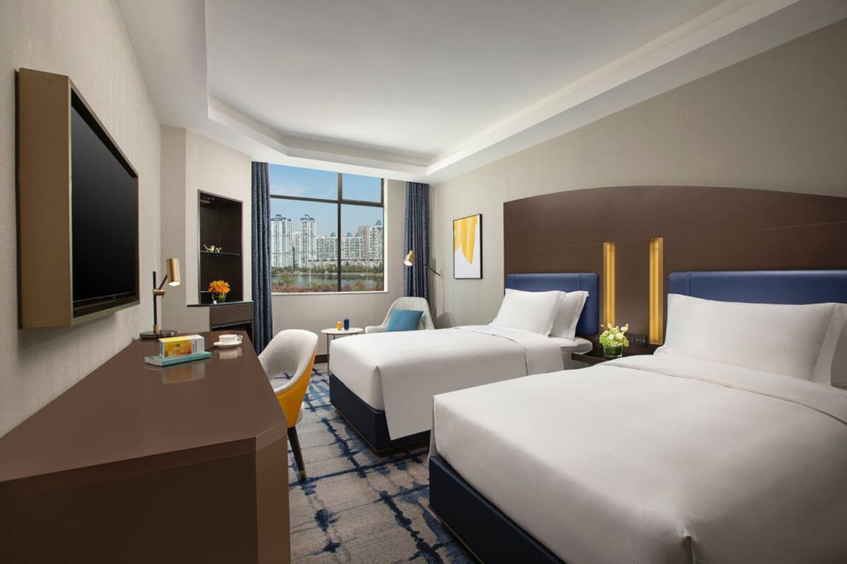 Standard Room, 2 Single Beds, City View | Premium bedding, minibar, in-room safe, desk