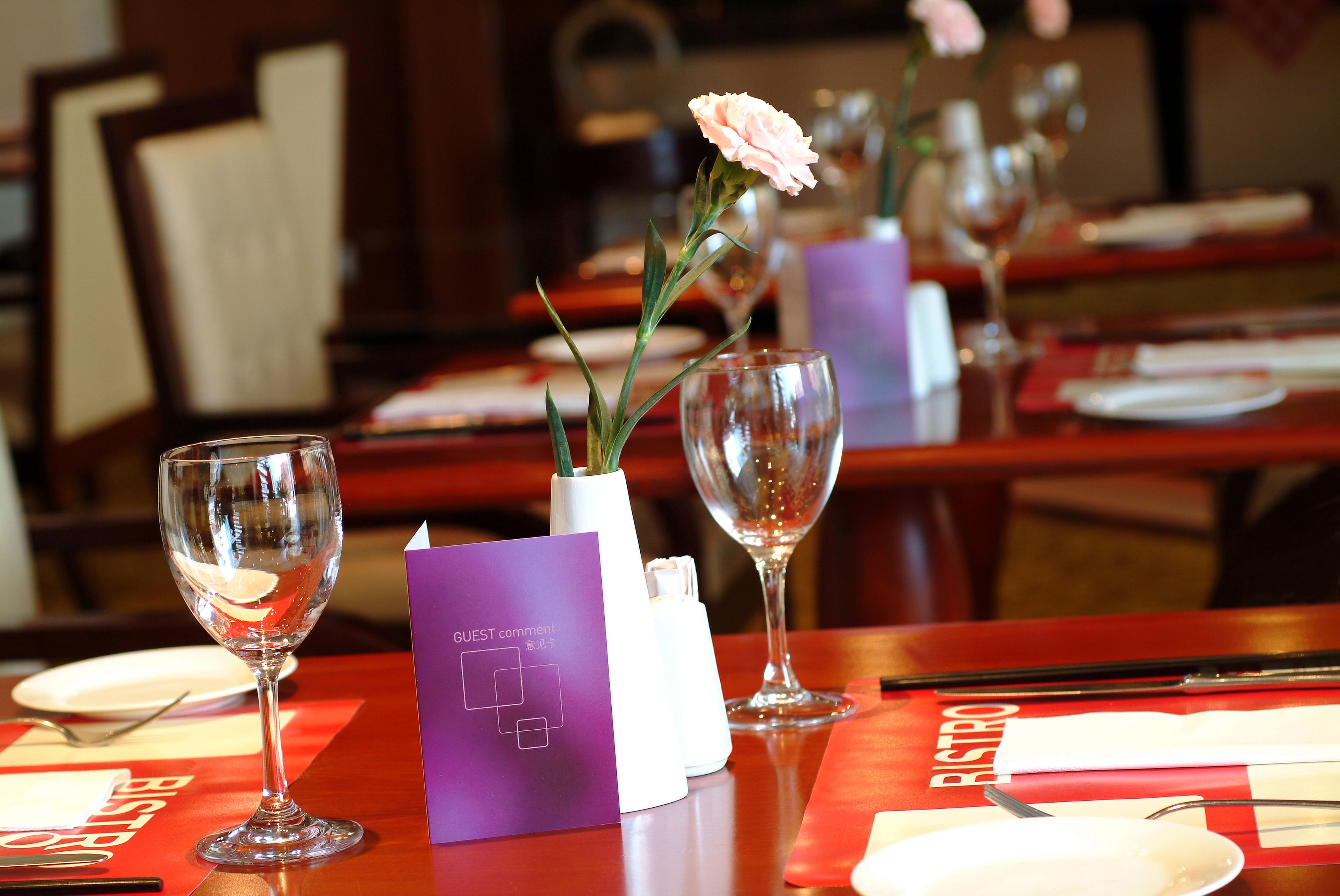 3 restaurants servant le petit déjeuner