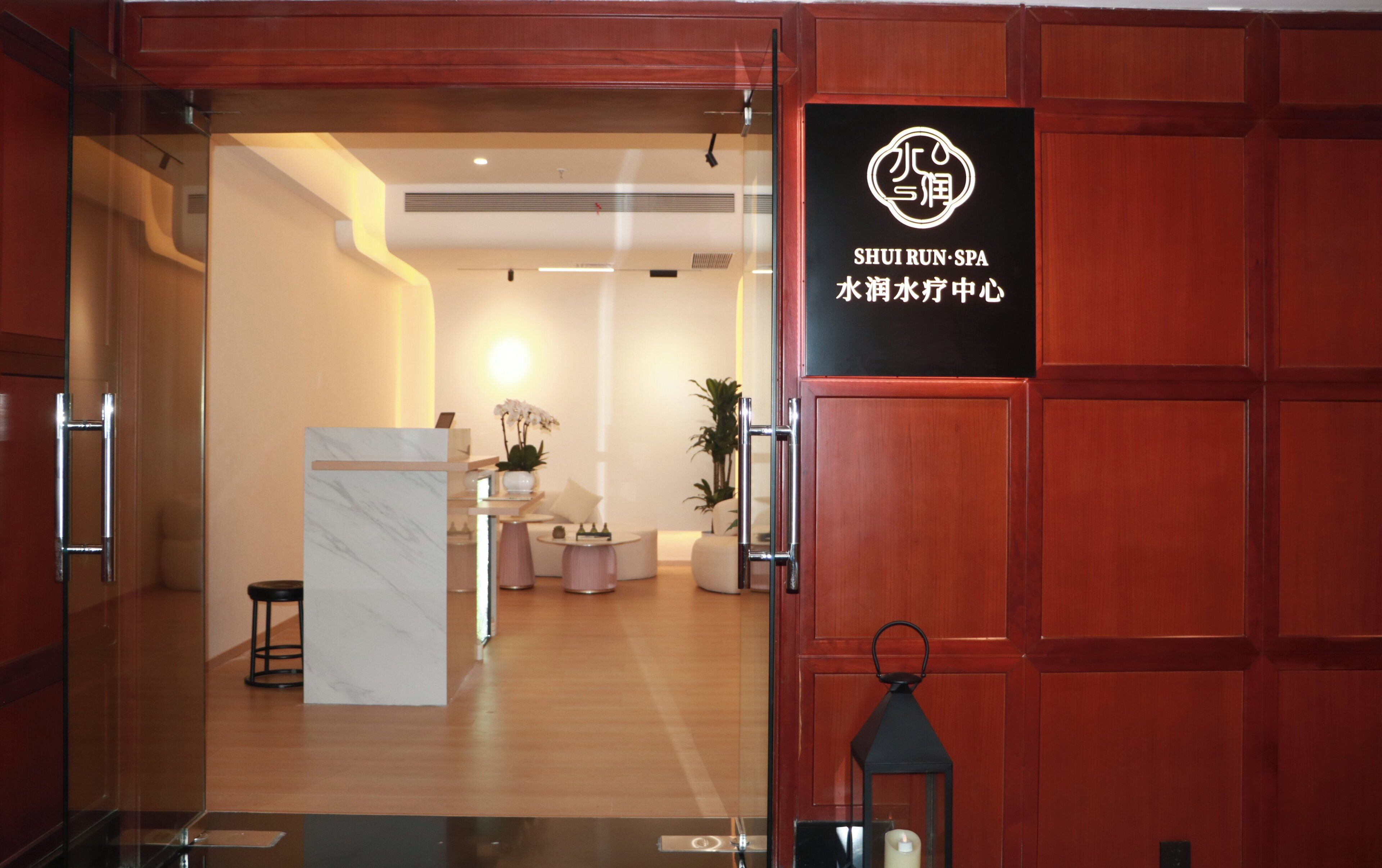 Body treatments, hydrotherapy, aromatherapy, hot stone massages