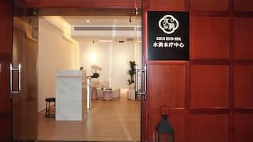 Body treatments, hydrotherapy, aromatherapy, hot stone massages