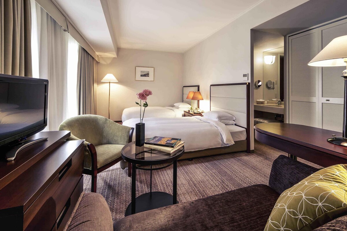 Deluxe Twin Room, 2 Single Beds | Down duvets, minibar, in-room safe, desk