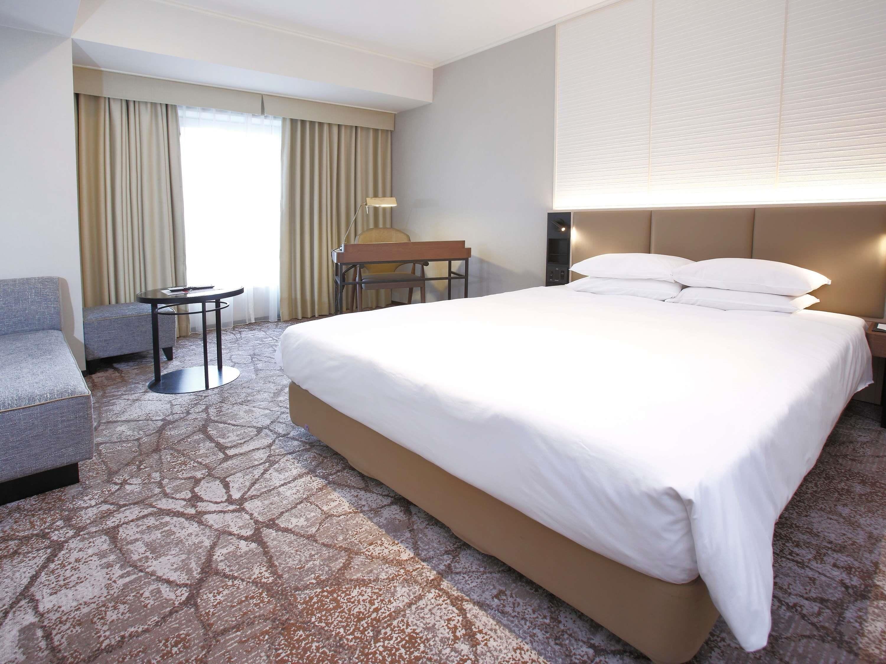 Privilege, Habitación, 1 cama Queen size | Edredón, minibar, caja de seguridad en la habitación y escritorio 