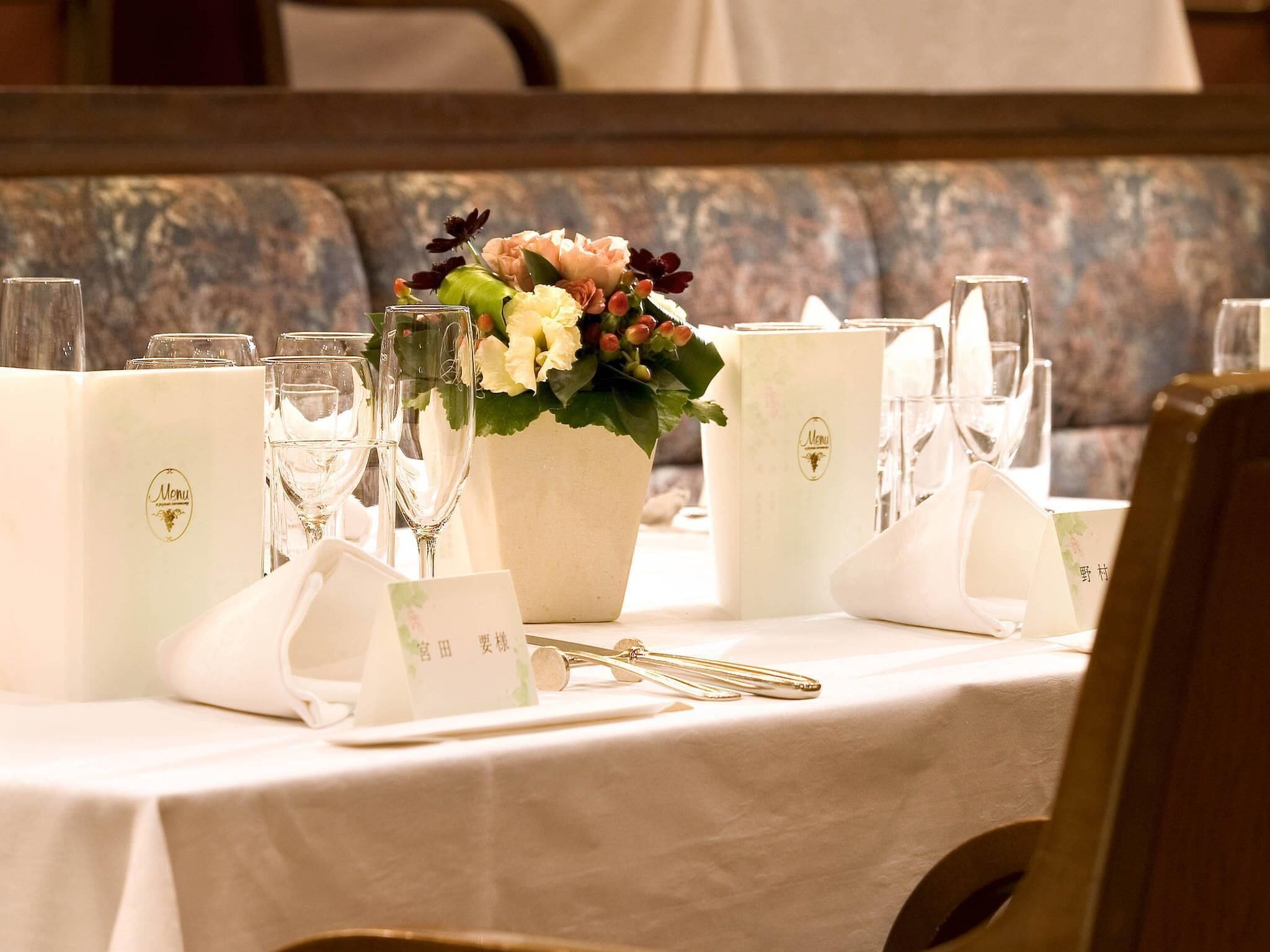 Habitación Deluxe con 2 camas individuales, 2 camas individuales | Edredón, minibar, caja de seguridad en la habitación y escritorio 