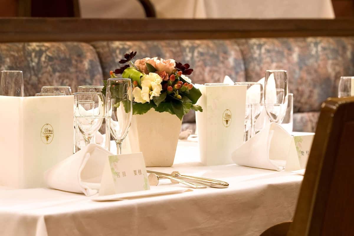 Habitación Deluxe con 2 camas individuales, 2 camas individuales | Edredones de plumas, minibar, caja fuerte y escritorio