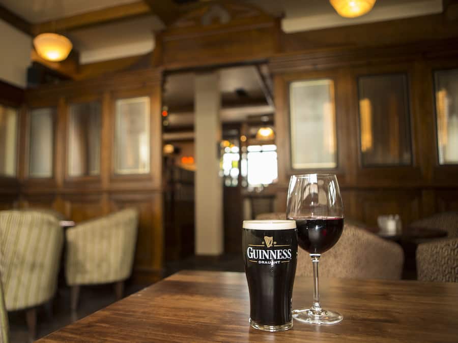 Sarapan dan makan malam dihidangkan, masakan Irish