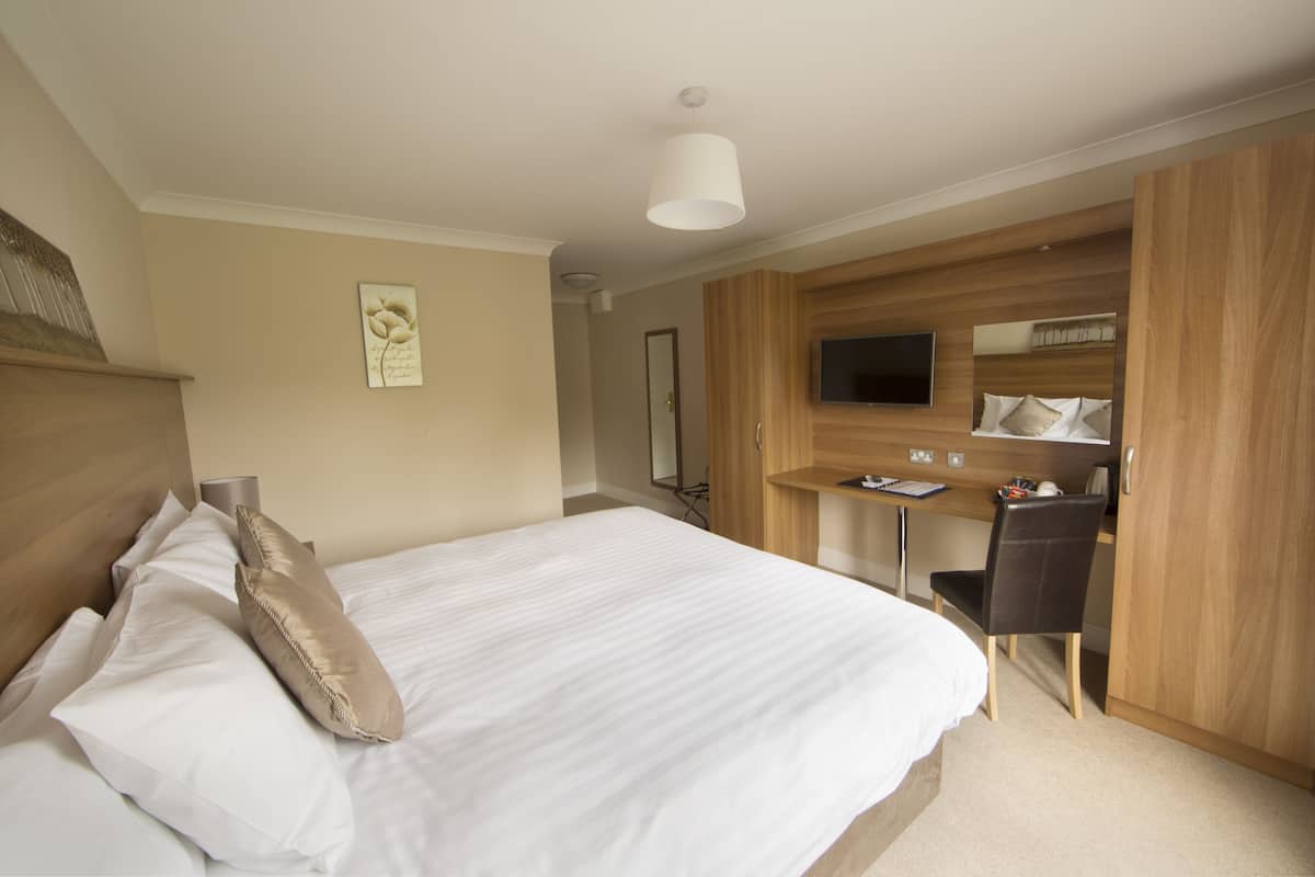 1 bedroom, desk, soundproofing, iron/ironing board