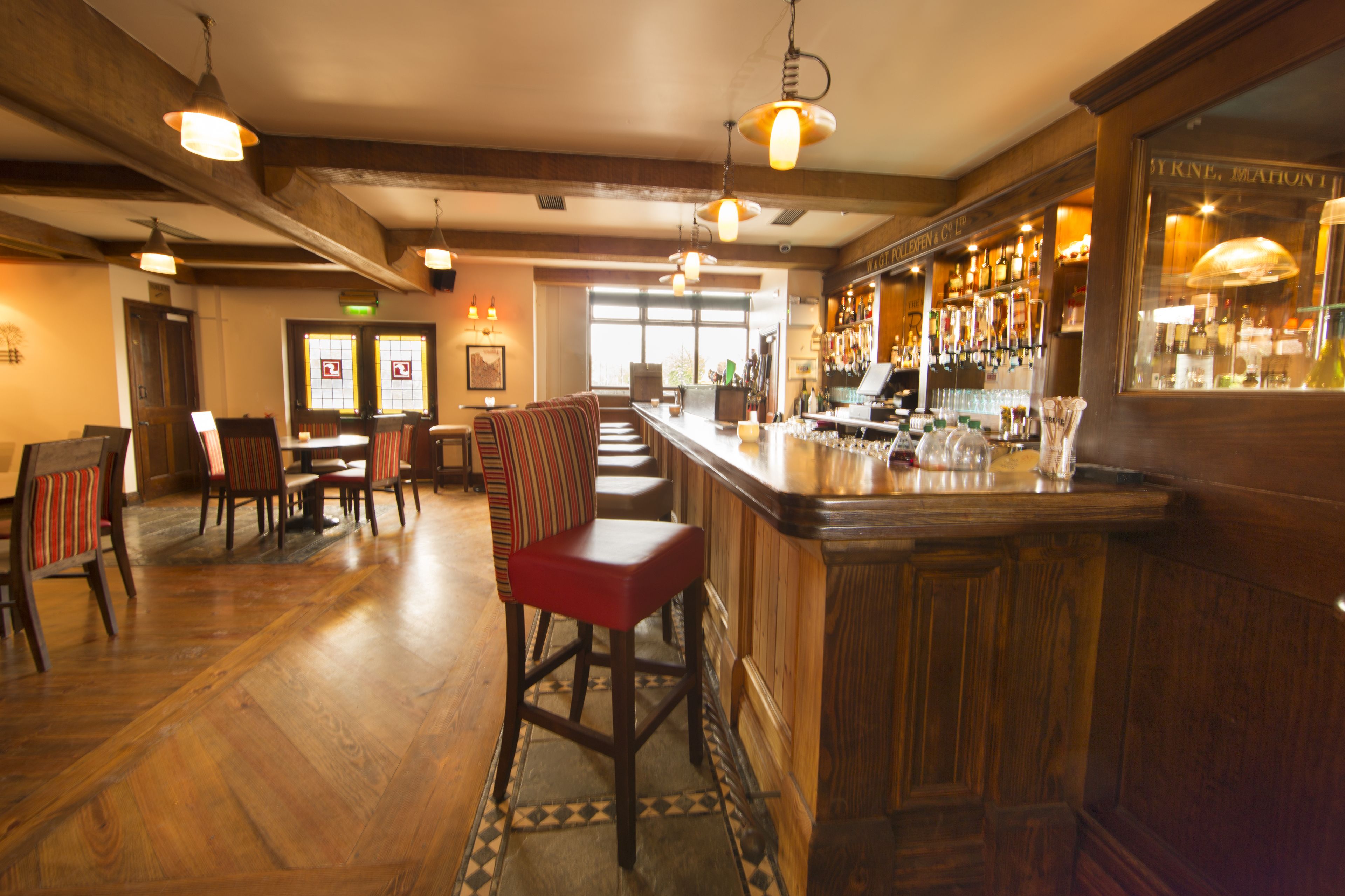 serves breakfast and dinner