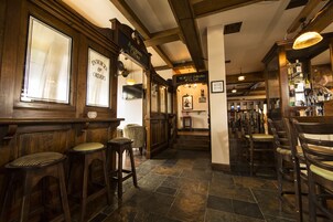 Ofrece desayunos y cenas