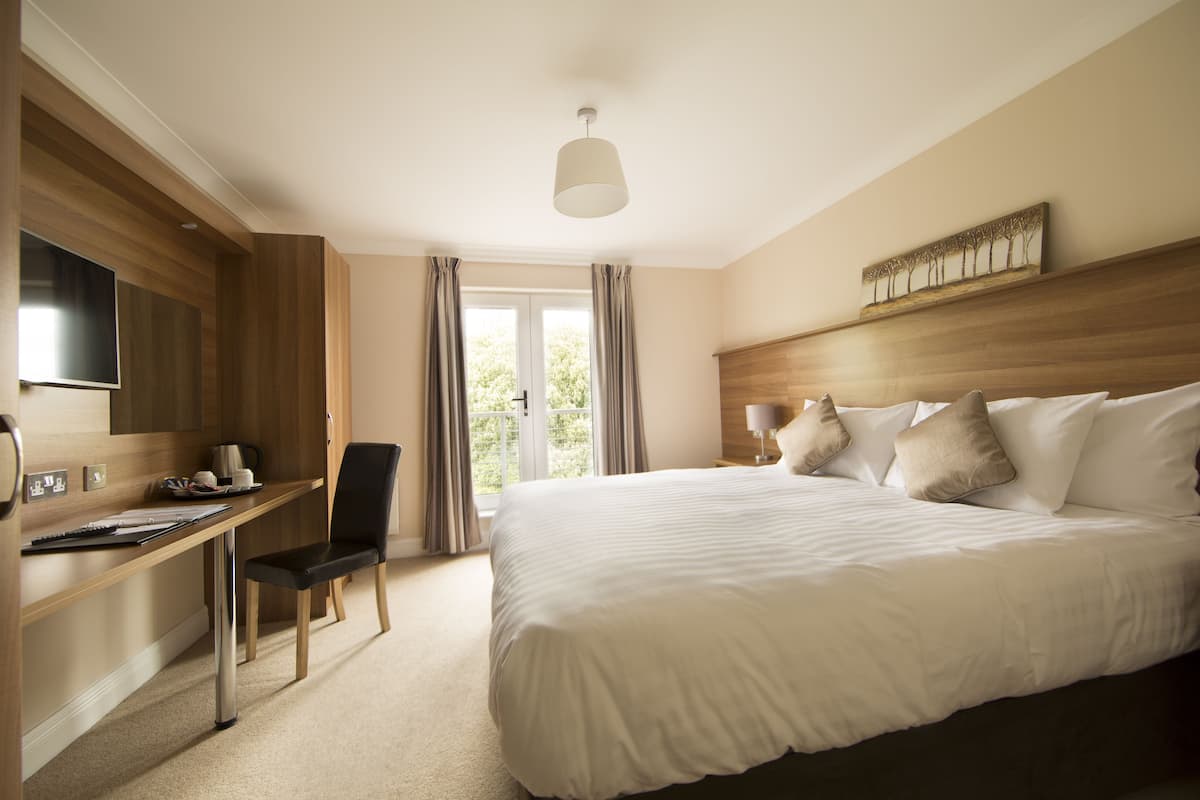 1 bedroom, desk, soundproofing, iron/ironing board