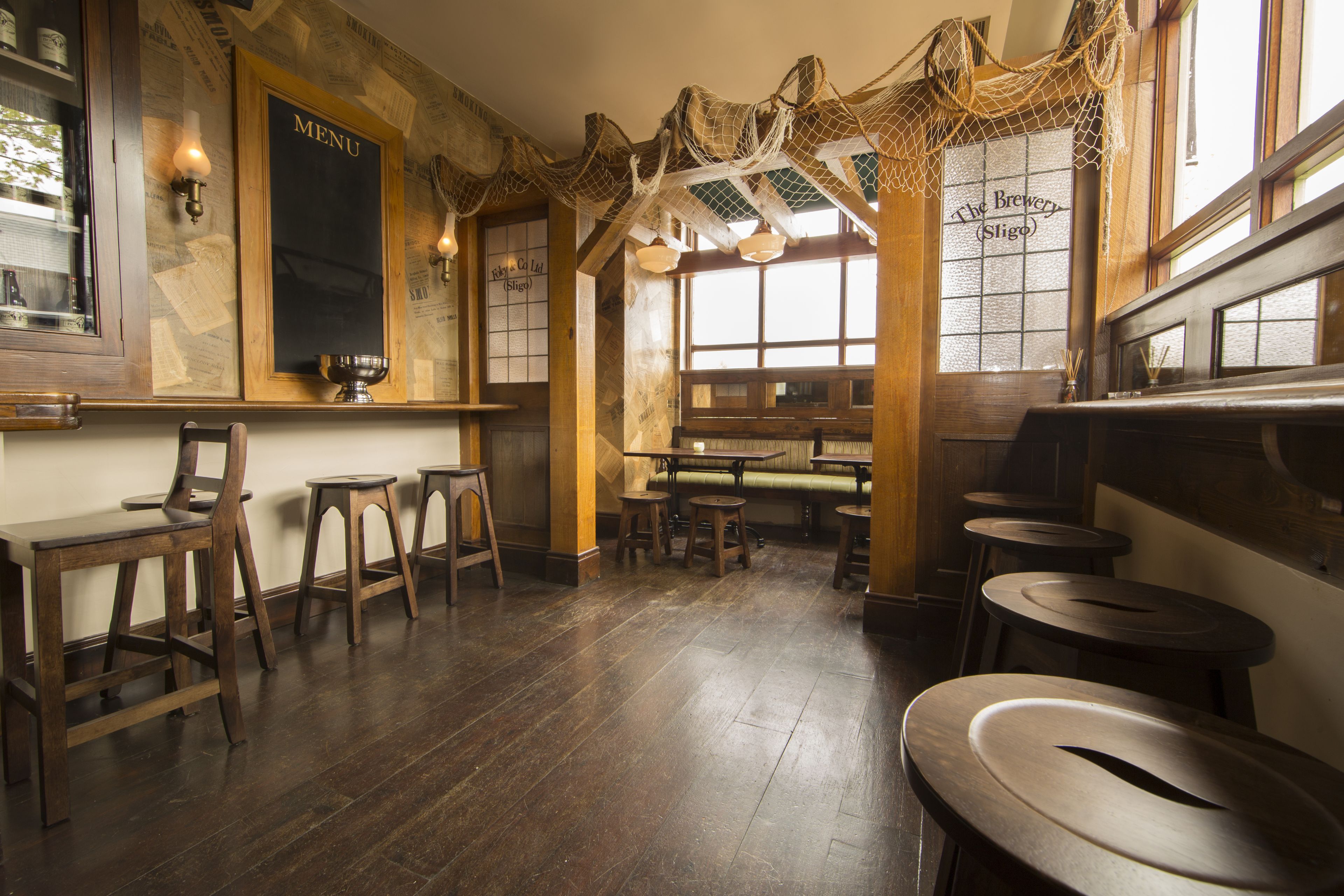 serves breakfast and dinner