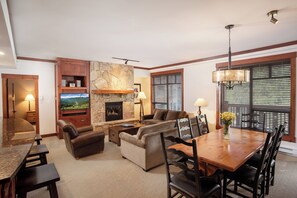 LCD TV, fireplace, DVD player, heated floors - First Tracks Lodge, by Lodging Ovations (Whistler)