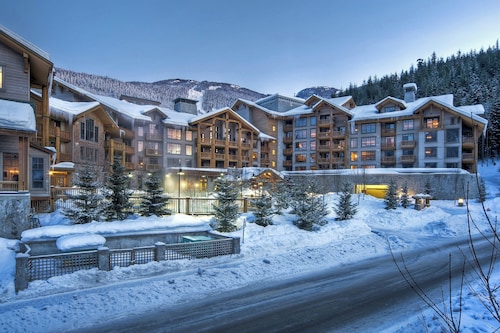 First Tracks Lodge, by Lodging Ovations