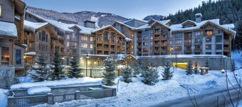 ファースト トラックス ロッジ、バイ ロッジ ング オベーションズ