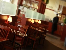 Breakfast, lunch, dinner and brunch served