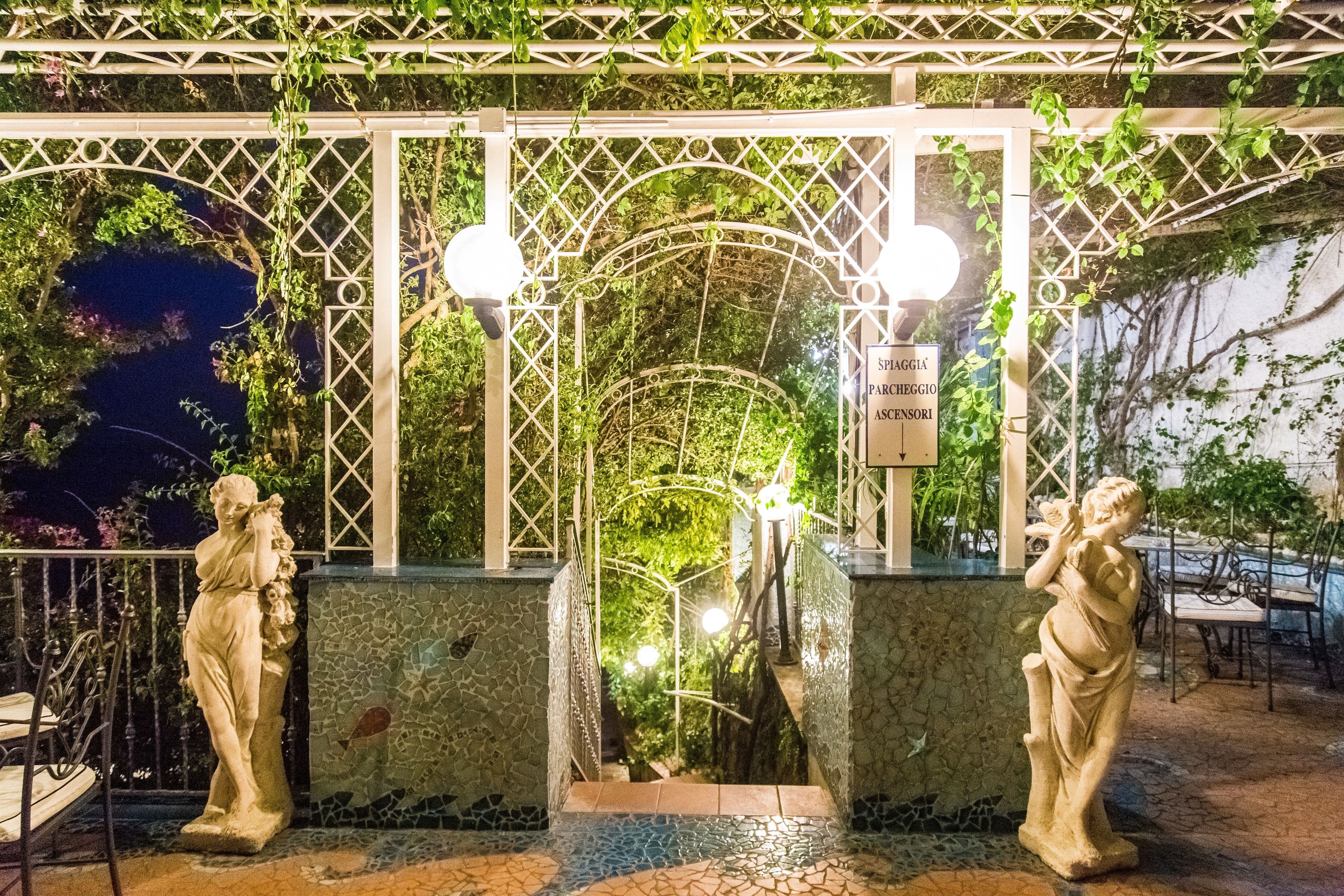 Photo - Lloyd's Baia Hotel