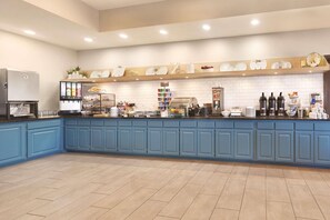 Free buffet breakfast  - Country Inn & Suites by Radisson, Billings, MT (Billings)