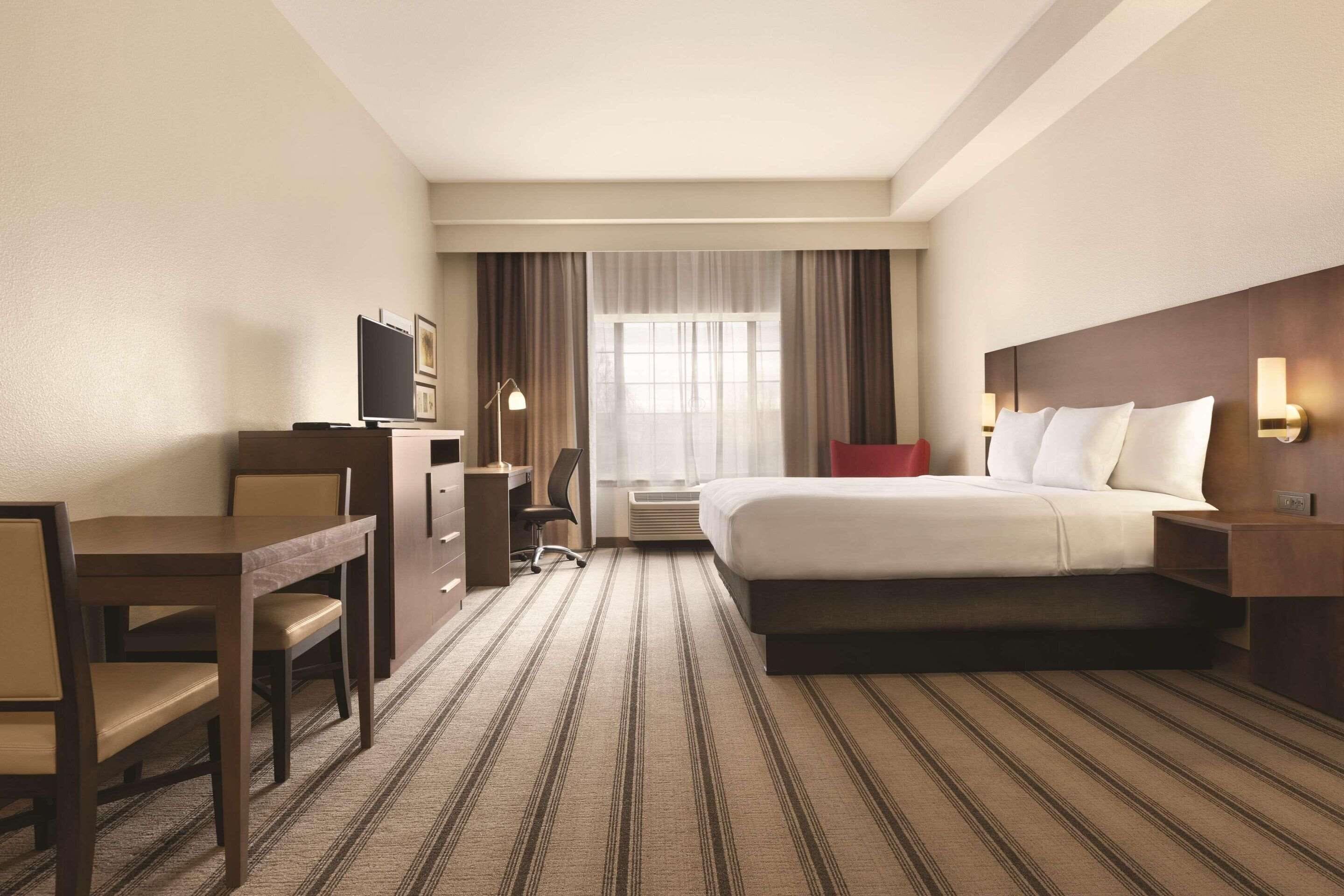 1 bedroom, in-room safe, desk, blackout curtains