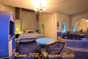 1 King Bed, Non Smoking, Jetted Tub Suite (Persian ,Roman, or Oriental Theme) | 1 Schlafzimmer, individuell dekoriert, Verdunkelungsvorhänge