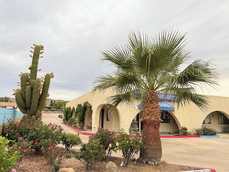Front of property. Americas Best Value Inn & Suites Joshua Tree National Park