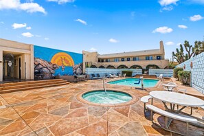 Outdoor pool, sun loungers - Americas Best Value Inn & Suites Joshua Tree National Park (Yucca Valley)