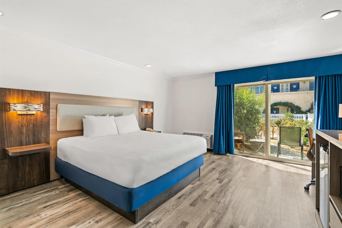 Habitación, 1 cama King size, con acceso para personas discapacitadas, para no fumadores | Cortinas blackout, insonorización, cunas y wifi gratis