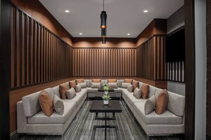 供应早餐、午餐和晚餐，美洲菜