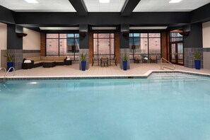 Una piscina cubierta