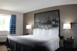 Room, 1 King Bed, Accessible, Non Smoking | Desk, laptop workspace, free WiFi, bed sheets