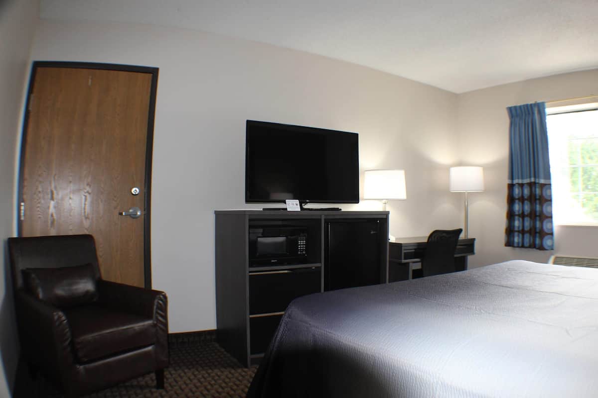 Room, 1 King Bed, Accessible, Non Smoking | Desk, laptop workspace, free WiFi, bed sheets