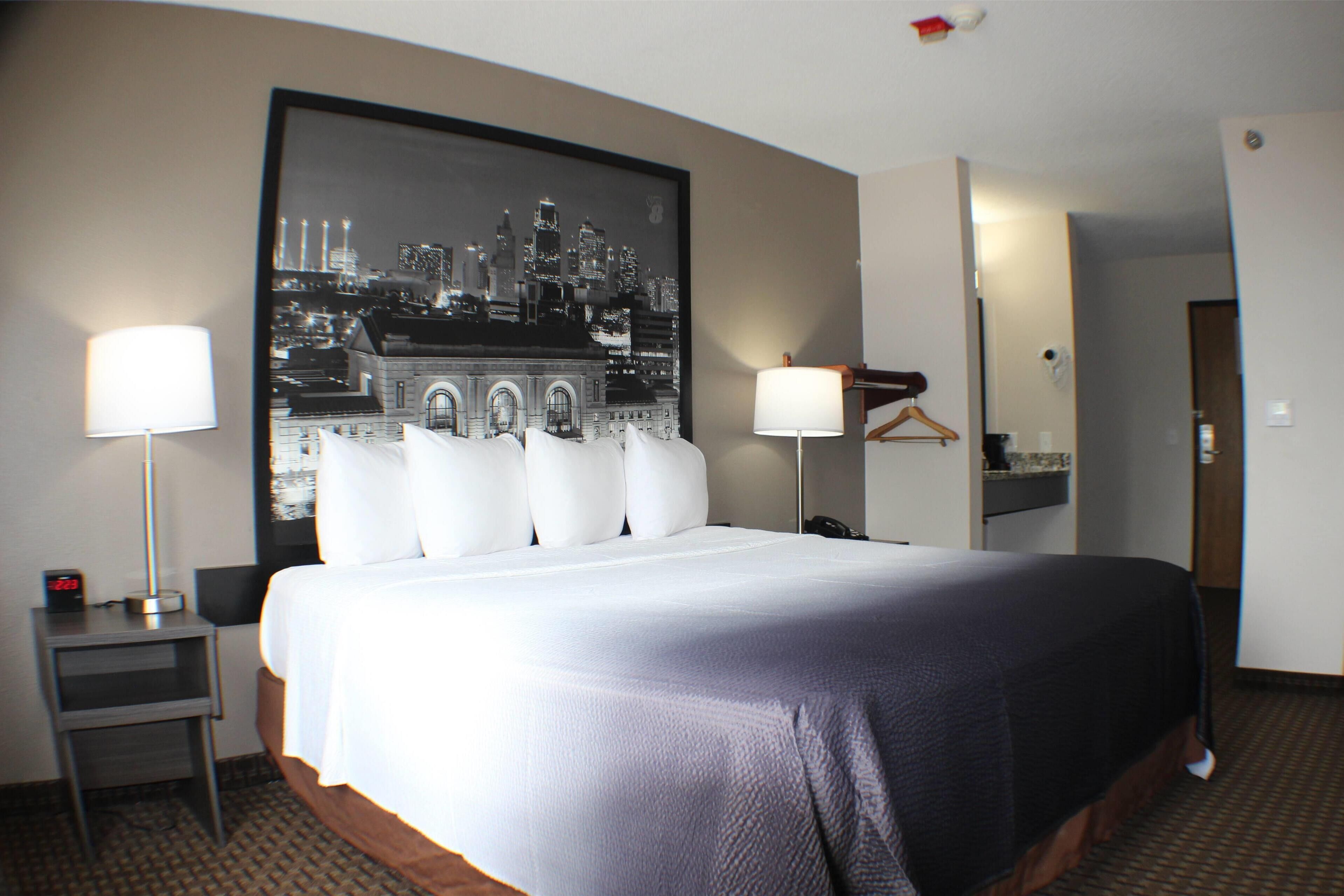 Room, 1 King Bed, Accessible, Non Smoking | Desk, laptop workspace, free WiFi, bed sheets