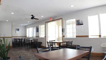 Free daily continental breakfast