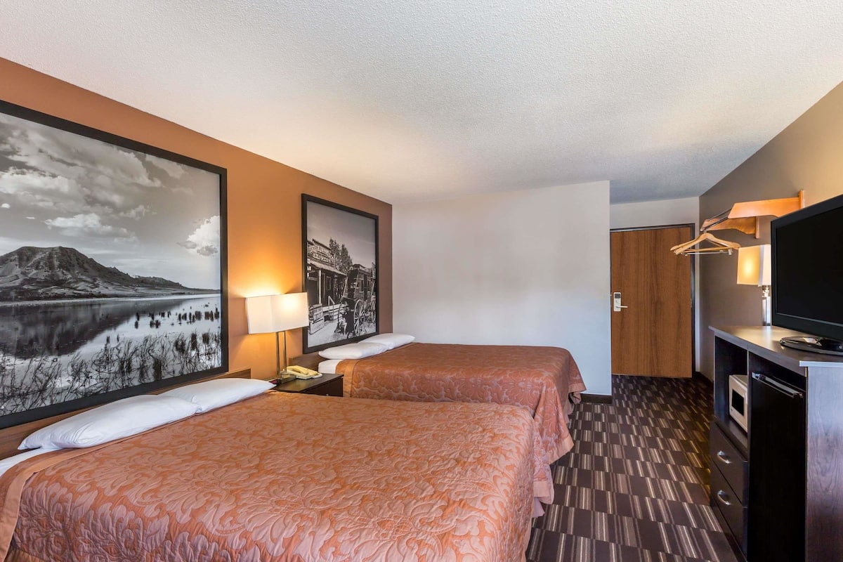 Desk, rollaway beds, free WiFi, bed sheets