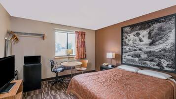 Standard Room, 1 Queen Bed | Desk, rollaway beds, free WiFi, bed sheets