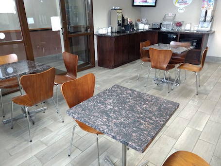 Sala de reuniones. Super 8 by Wyndham Madison