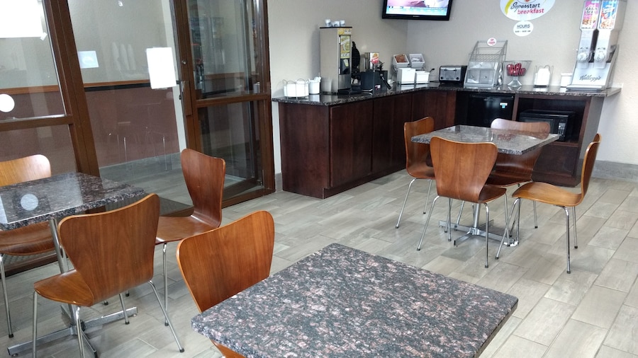 Super 8 by Wyndham Madison