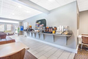 Free daily continental breakfast - Super 8 by Wyndham Wytheville (Wytheville)
