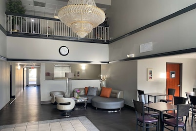 Super 8 by Wyndham Weatherford