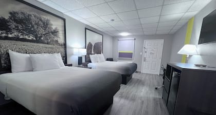 Super 8 by Wyndham Fredericksburg