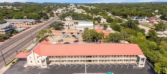 Super 8 by Wyndham Fredericksburg