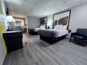 Habitación estándar, 2 camas de matrimonio | 1 dormitorio, escritorio, espacio para trabajar con un portátil