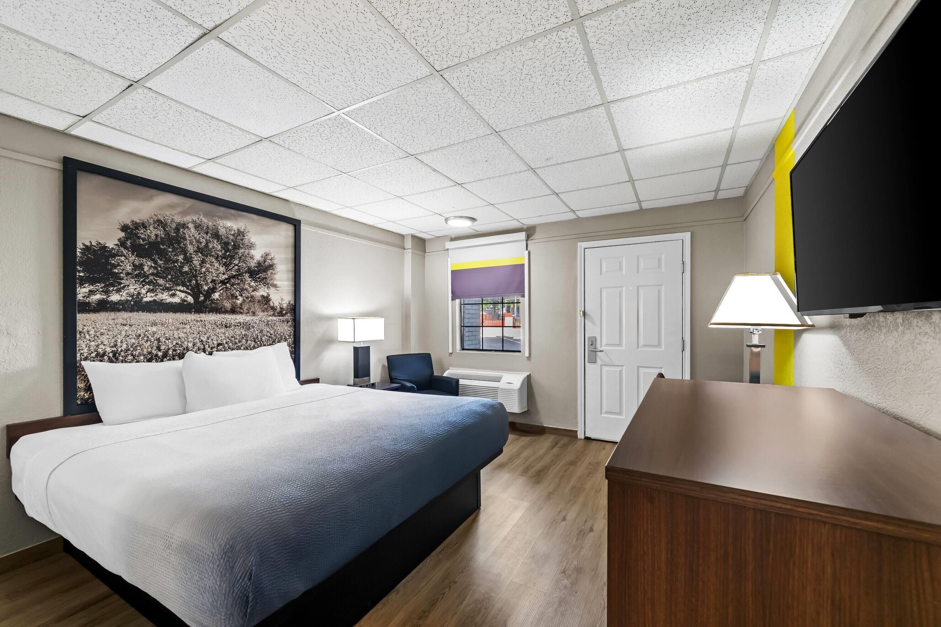 Room, 1 King Bed, Mobility Accessible, Non Smoking (Roll-In Shower) | Desk, laptop workspace, iron/ironing board, bed sheets