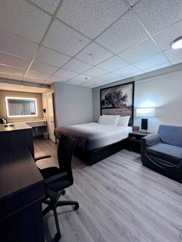 Room, 1 King Bed, Mobility Accessible, Non Smoking (Roll-In Shower) | Desk, laptop workspace, iron/ironing board, free WiFi