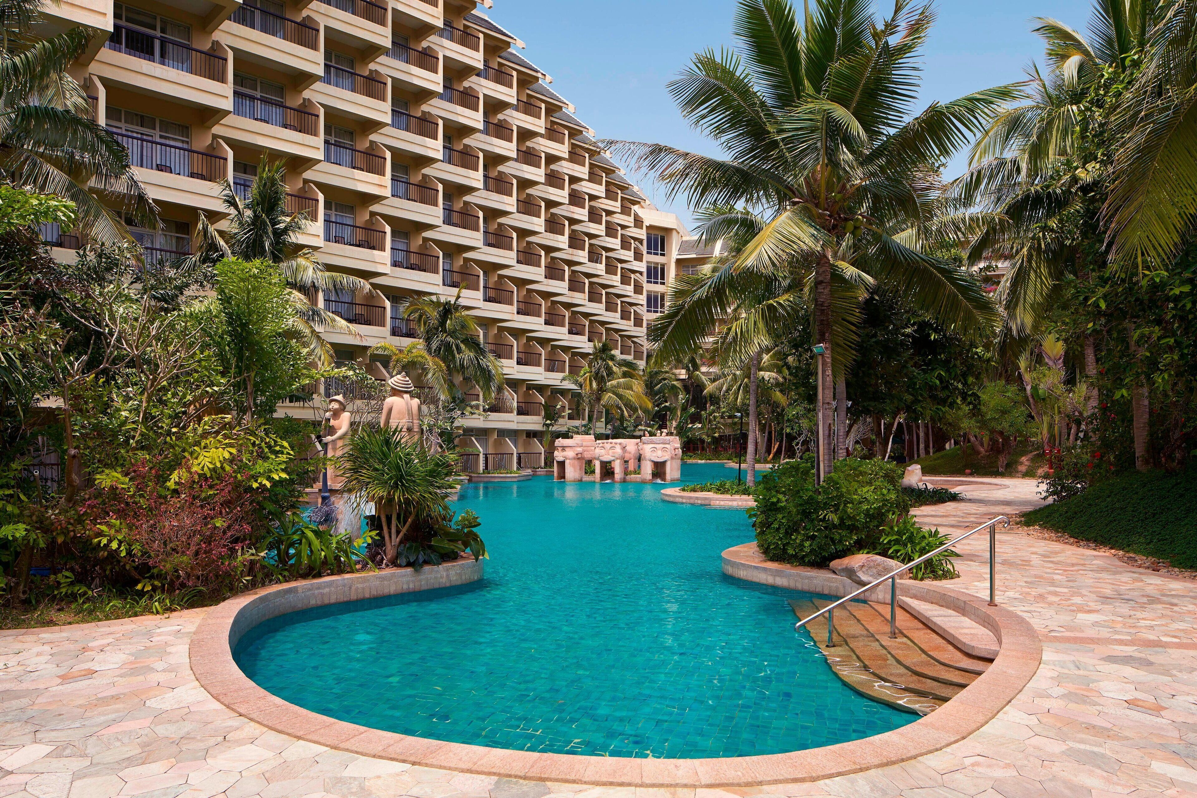 5 개의 야외 수영장, 09:00 ~ 22:00 오픈, 무료 카바나, 수영장 파라솔