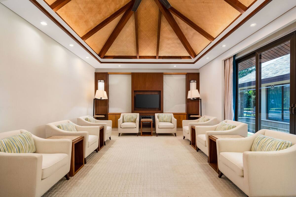 presidential villa, 3 bedrooms, non smoking | living area | 48-inch lcd tv with premium tv channels, tv, dvd player