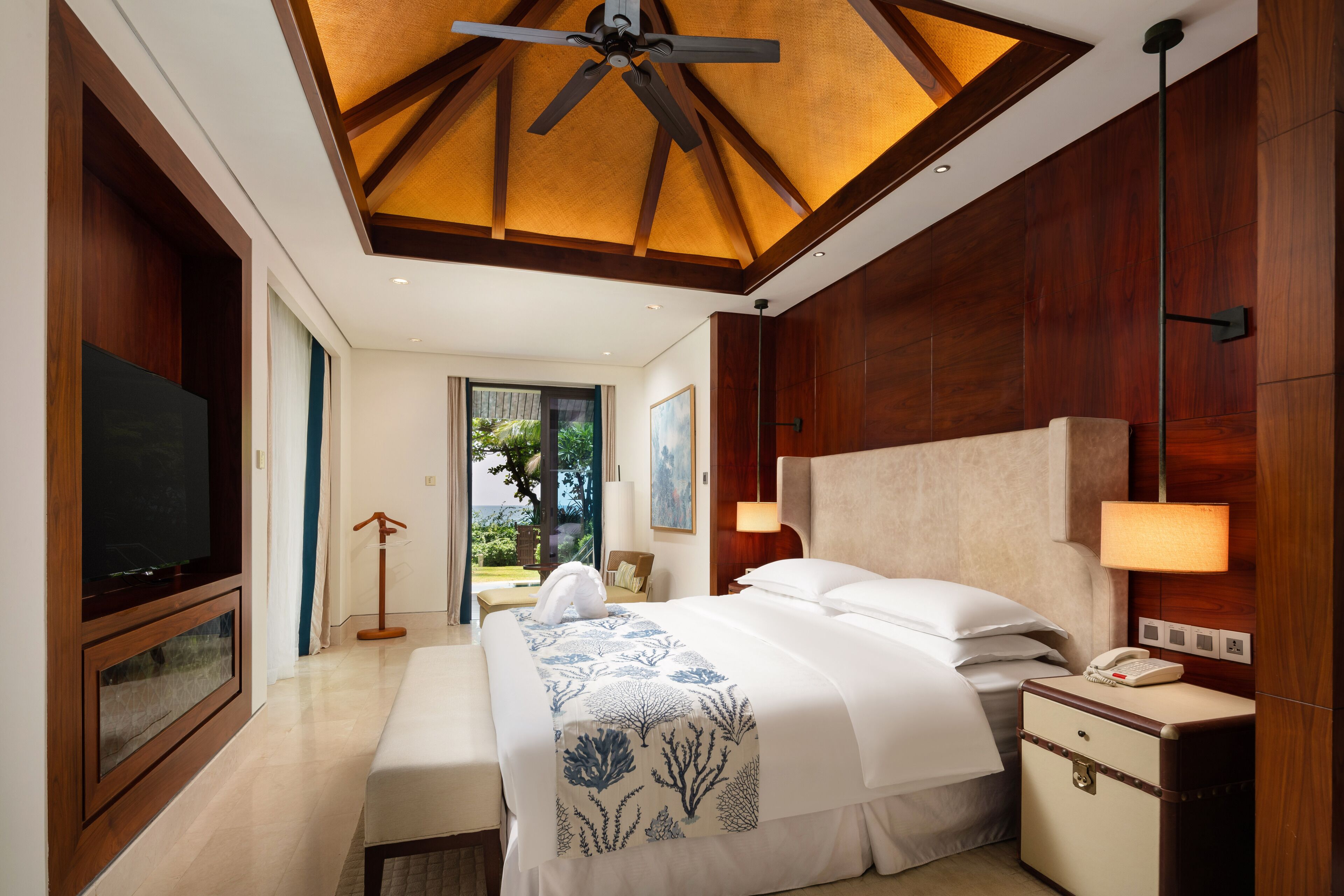 Ropa de cama de alta calidad y minibar 