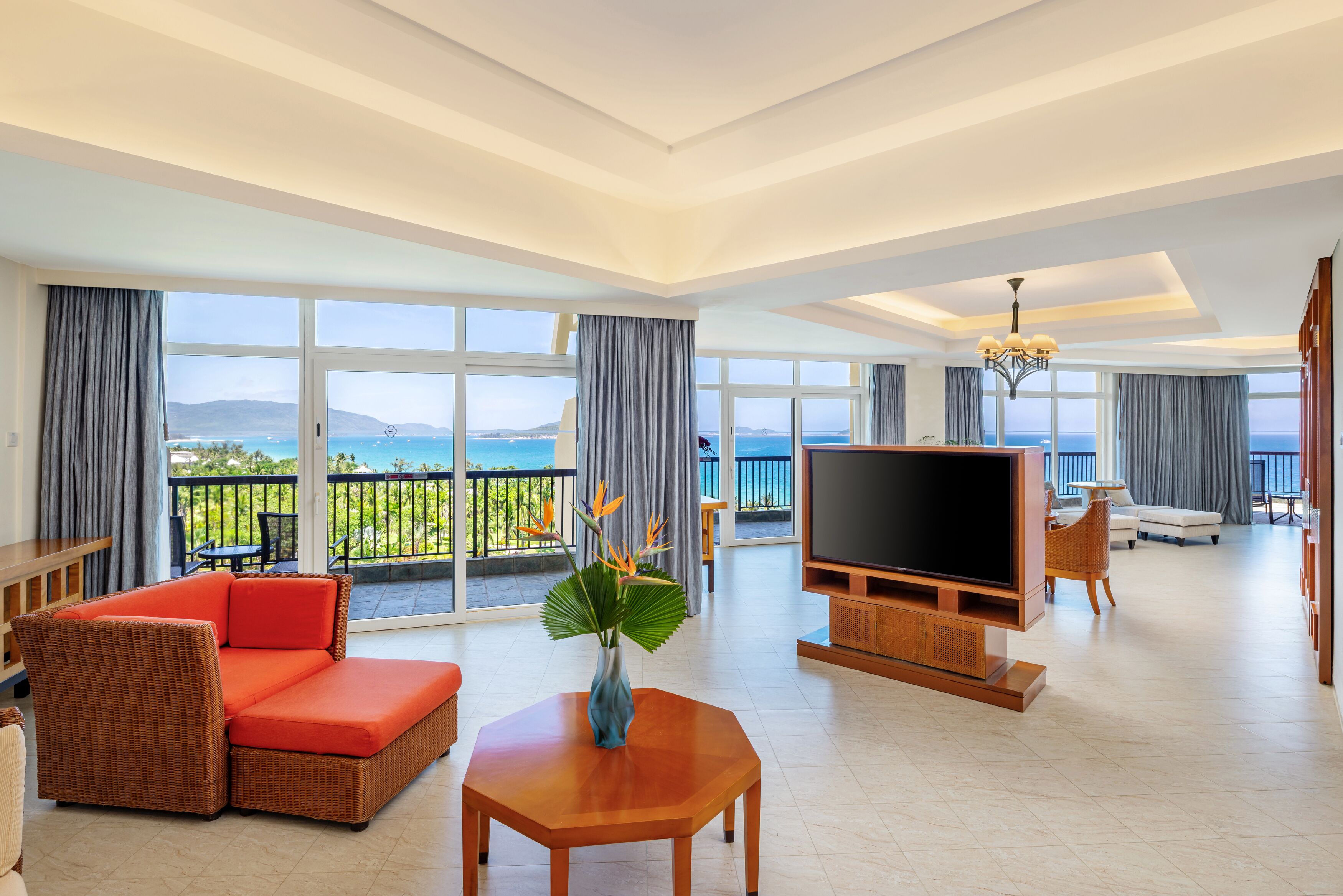 Diplomatic Suite | Premium bedding, minibar, in-room safe, desk