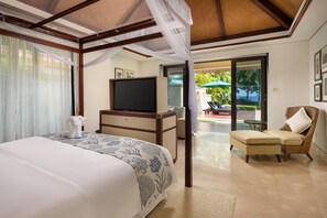 Presidential Villa, 3 Bedrooms | Living room | 48-inch LCD TV with premium channels, TV, DVD player - Sheraton Sanya Resort (Sanya)