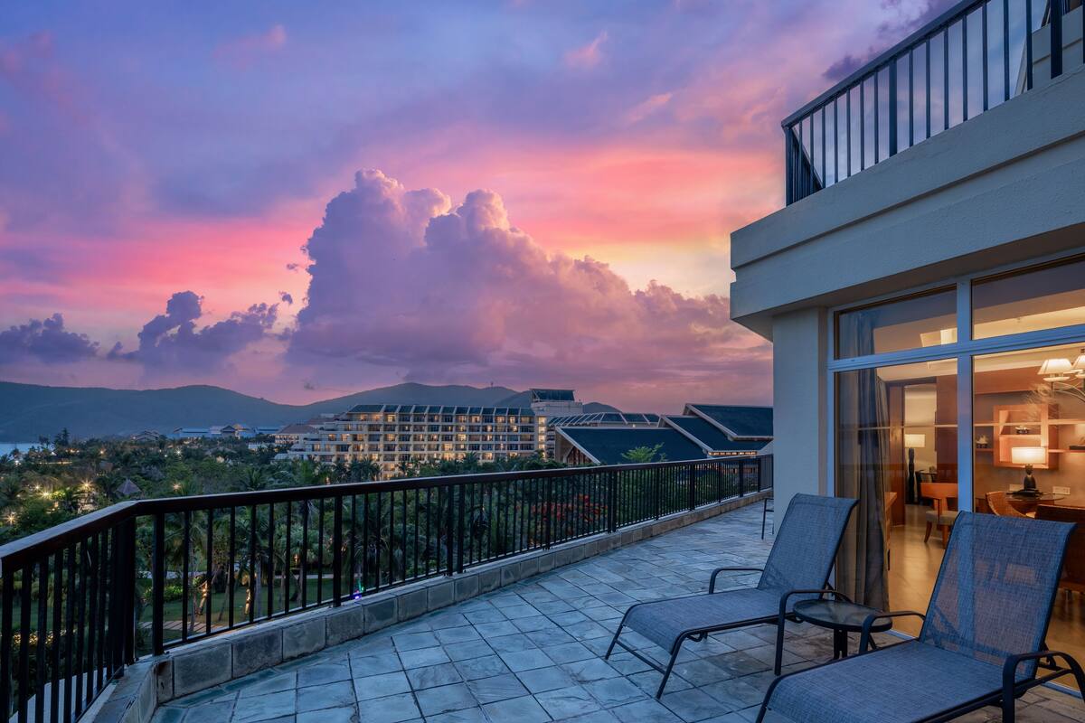 デラックス ルーム キングベッド 1 台 禁煙 シービュー (Balcony) | 高級寝具、ミニバー、セーフティボックス (室内)、デスク