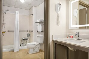 Desk, laptop workspace, iron/ironing board, free WiFi - Days Inn by Wyndham Philadelphia Convention Center (Philadelphia)